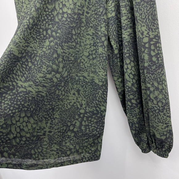 Ava & Viv Green Abstract Blouse NWT - Picture 7 of 9